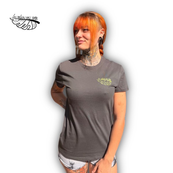 Camiseta La Selva en Casa – Logo y Diseño Botánico
